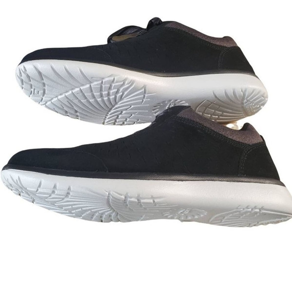 NIB UGG W Victoria Suede Sneakers Black Sz 9 - Picture 4 of 11